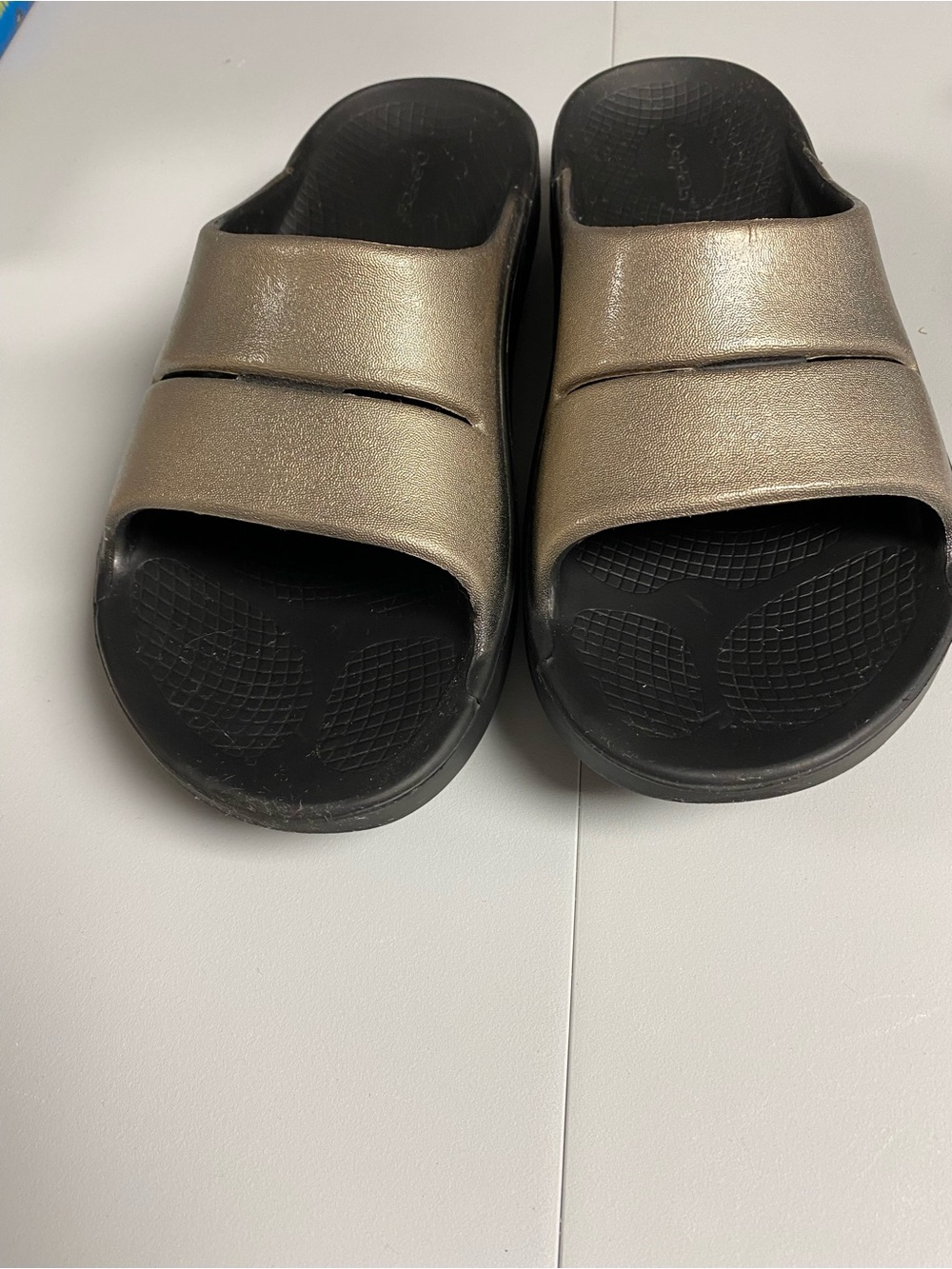 Oofos Metallic Bronze Slide Recover Sandals for Women. Size W10